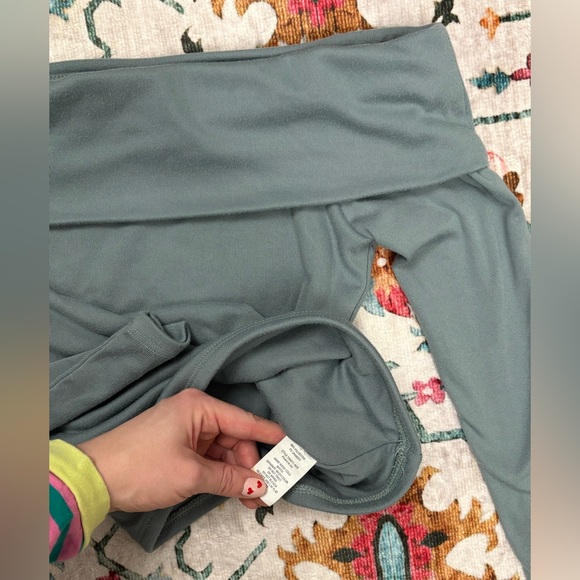 Liz & Sara Blue Off Shoulder Top - Picture 4 of 4